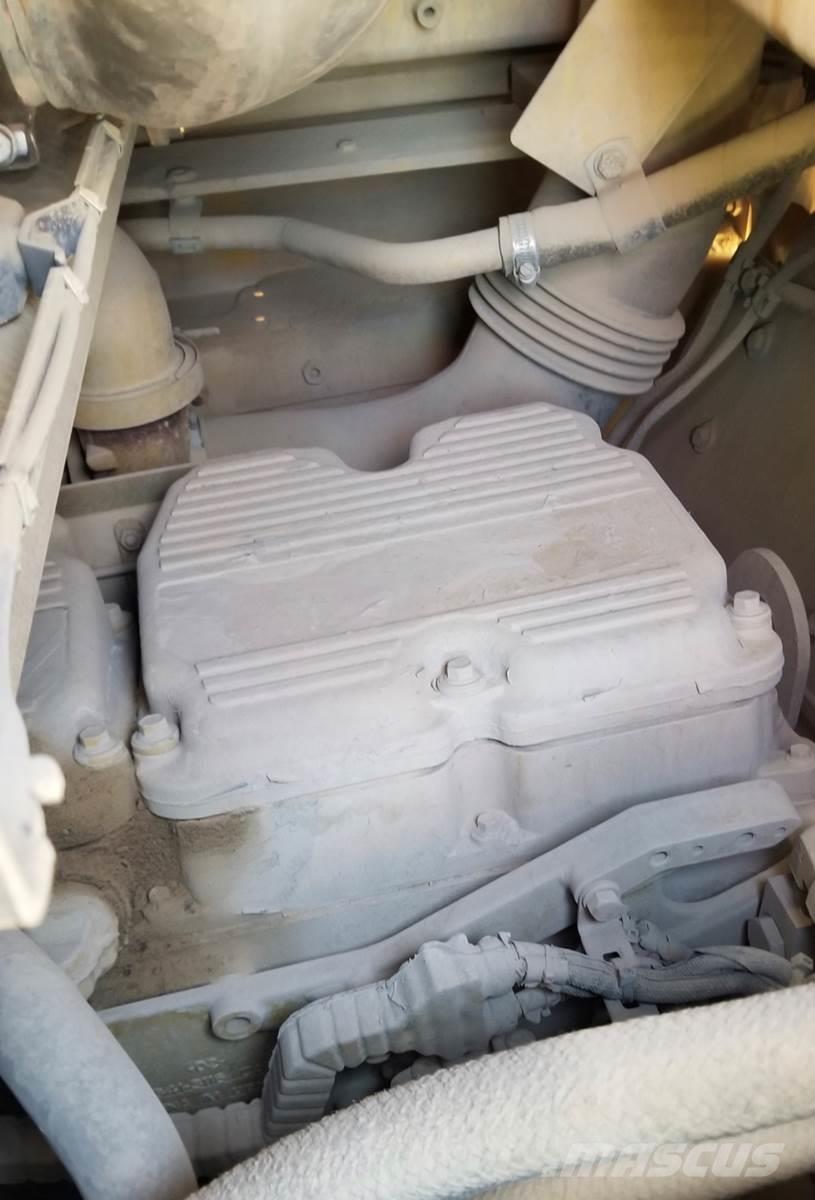 CAT 988K Pale gommate