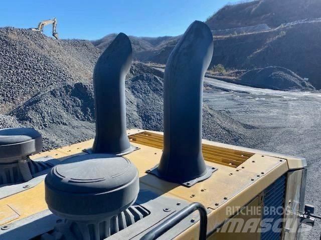CAT 990K Pale gommate