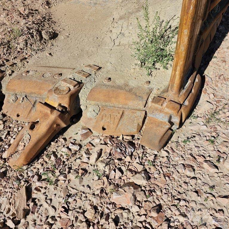 CAT 993K Pale gommate