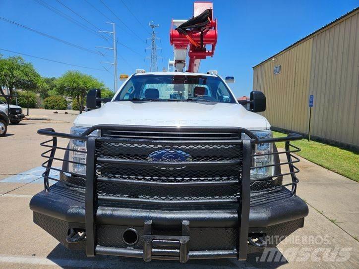 Ford F-550 Piattaforme autocarrate