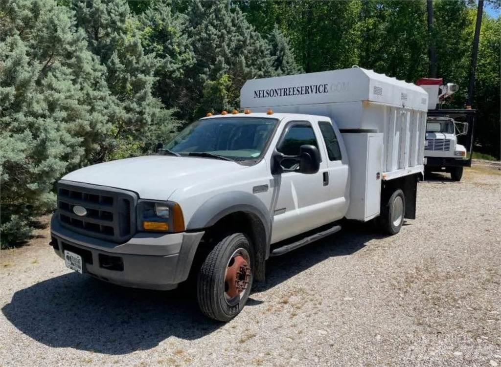 Ford F-550 Autocarri per segatura e cippato