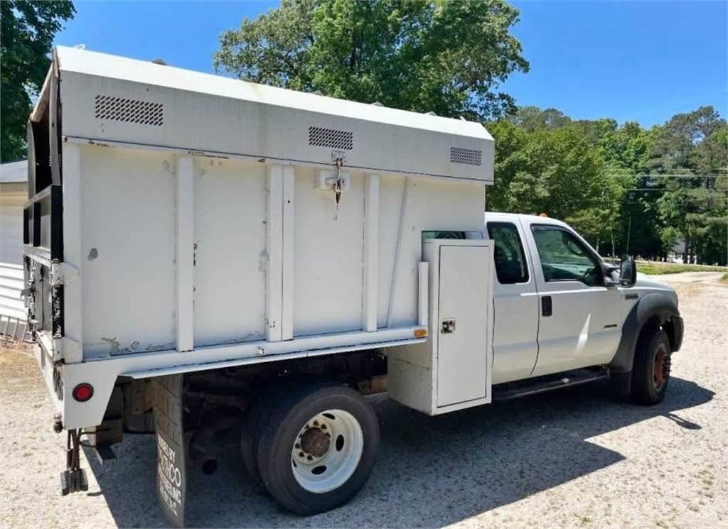 Ford F-550 Autocarri per segatura e cippato