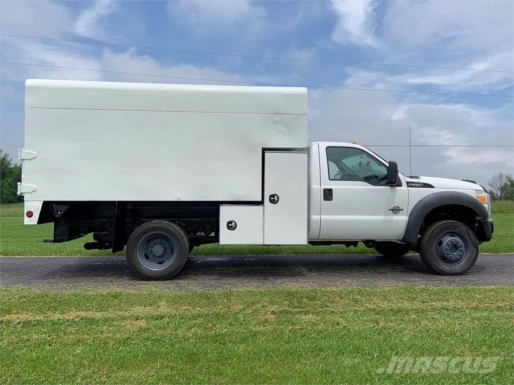 Ford F-550 Autocarri per segatura e cippato