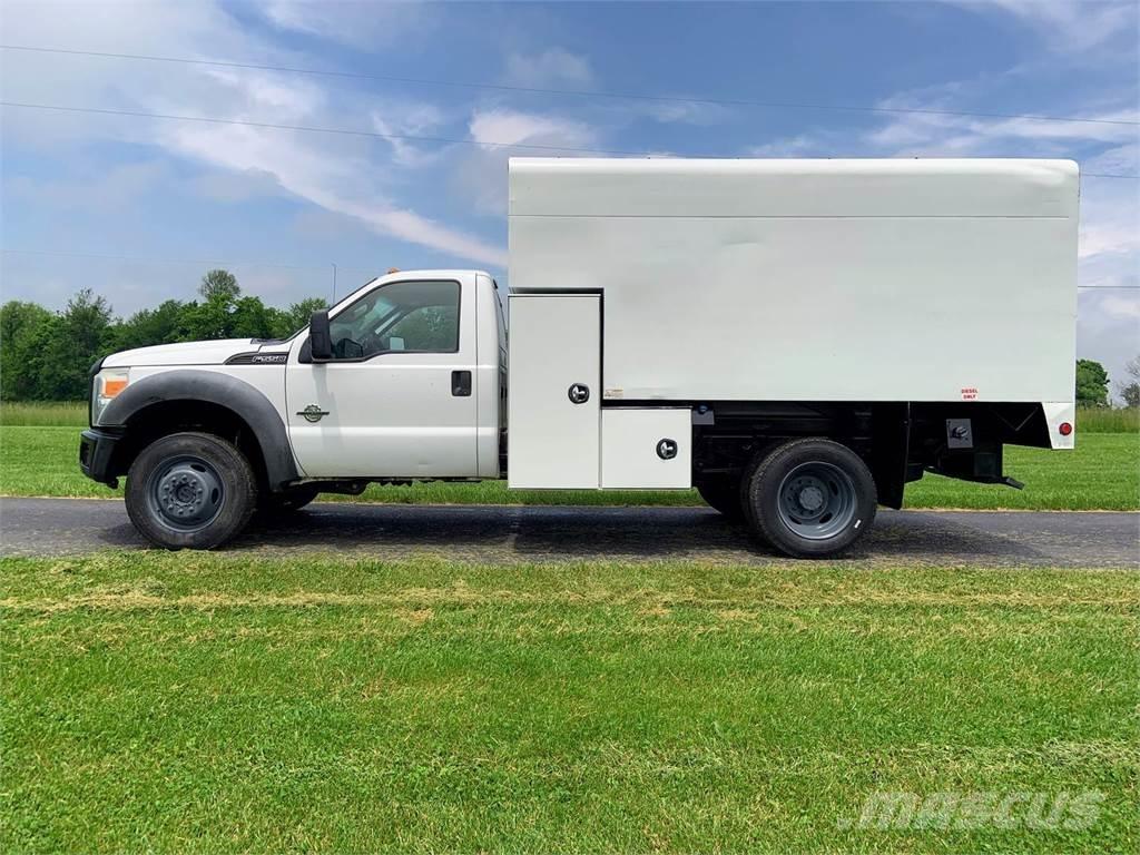 Ford F-550 Autocarri per segatura e cippato