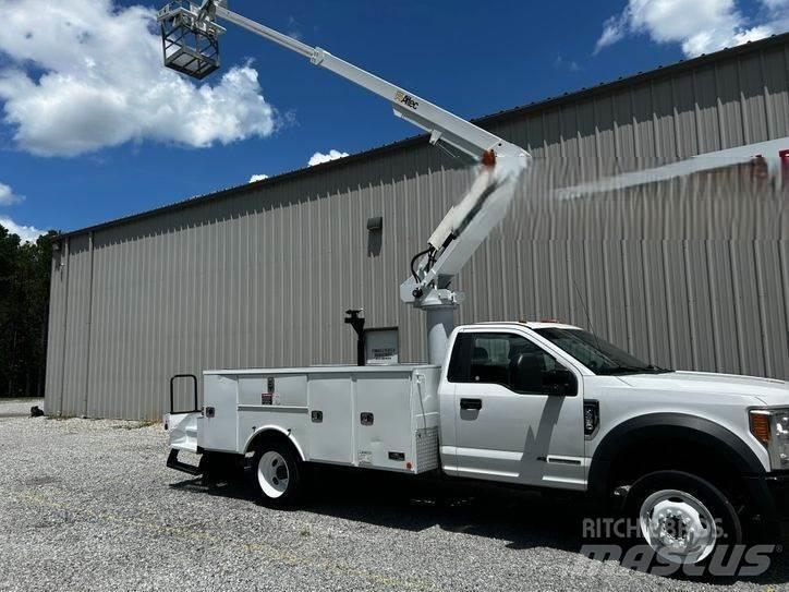 Ford F-550 Piattaforme autocarrate