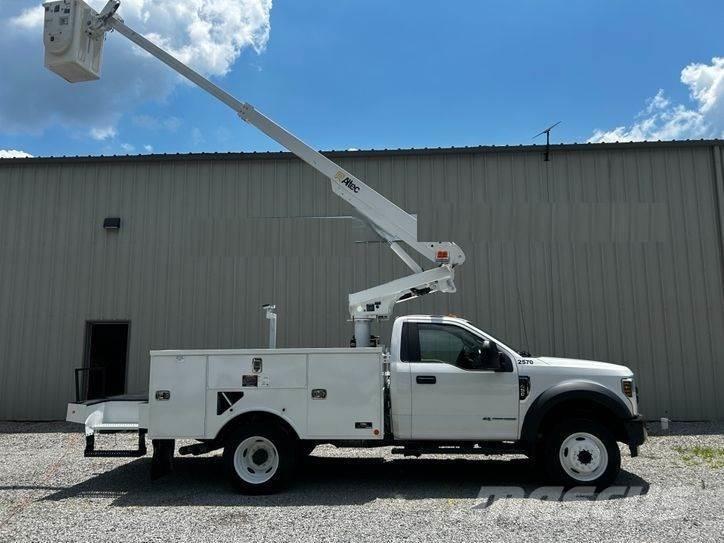 Ford F-550 Piattaforme autocarrate