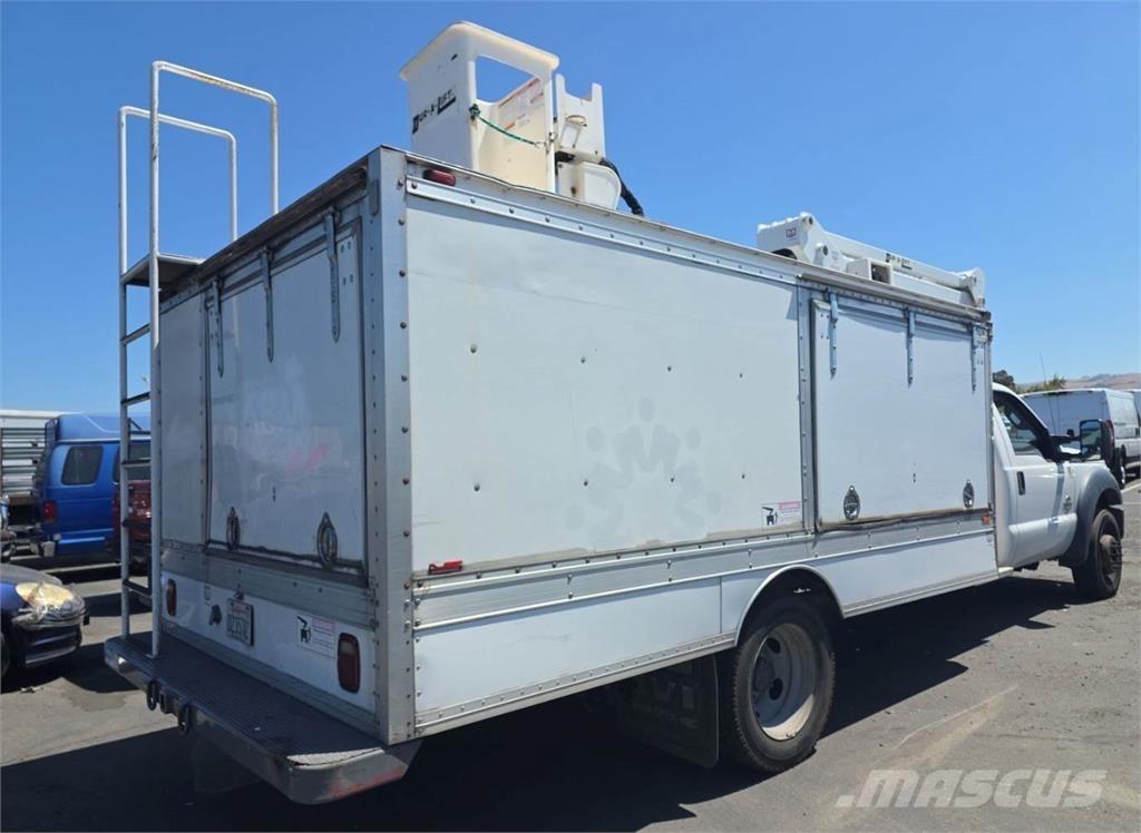 Ford F-550 Piattaforme autocarrate