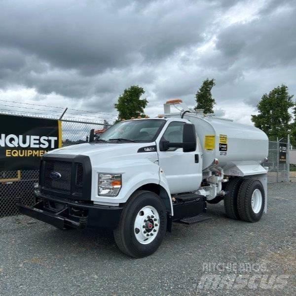 Ford F-750 Cisterna