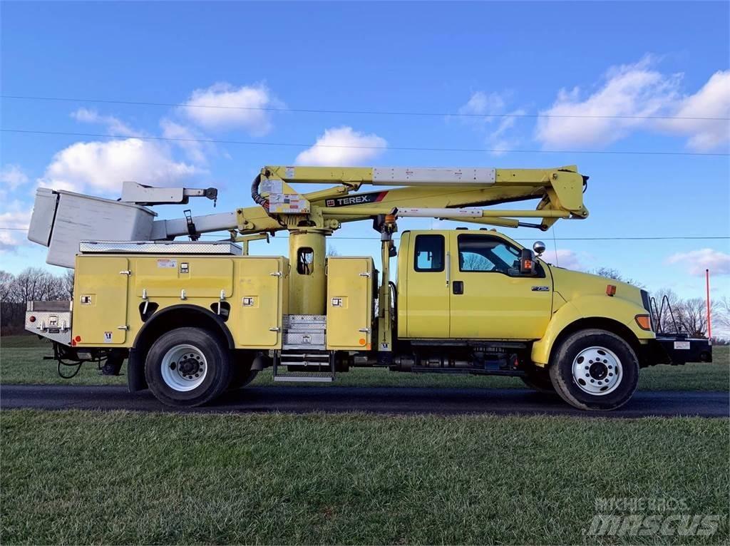Ford F-750 Piattaforme autocarrate