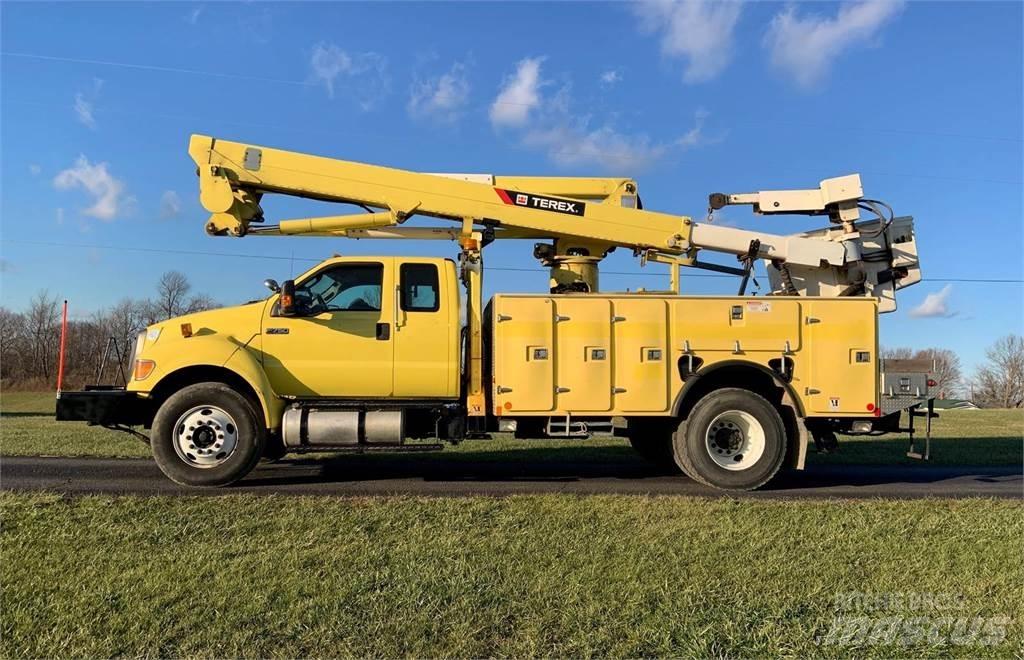 Ford F-750 Piattaforme autocarrate