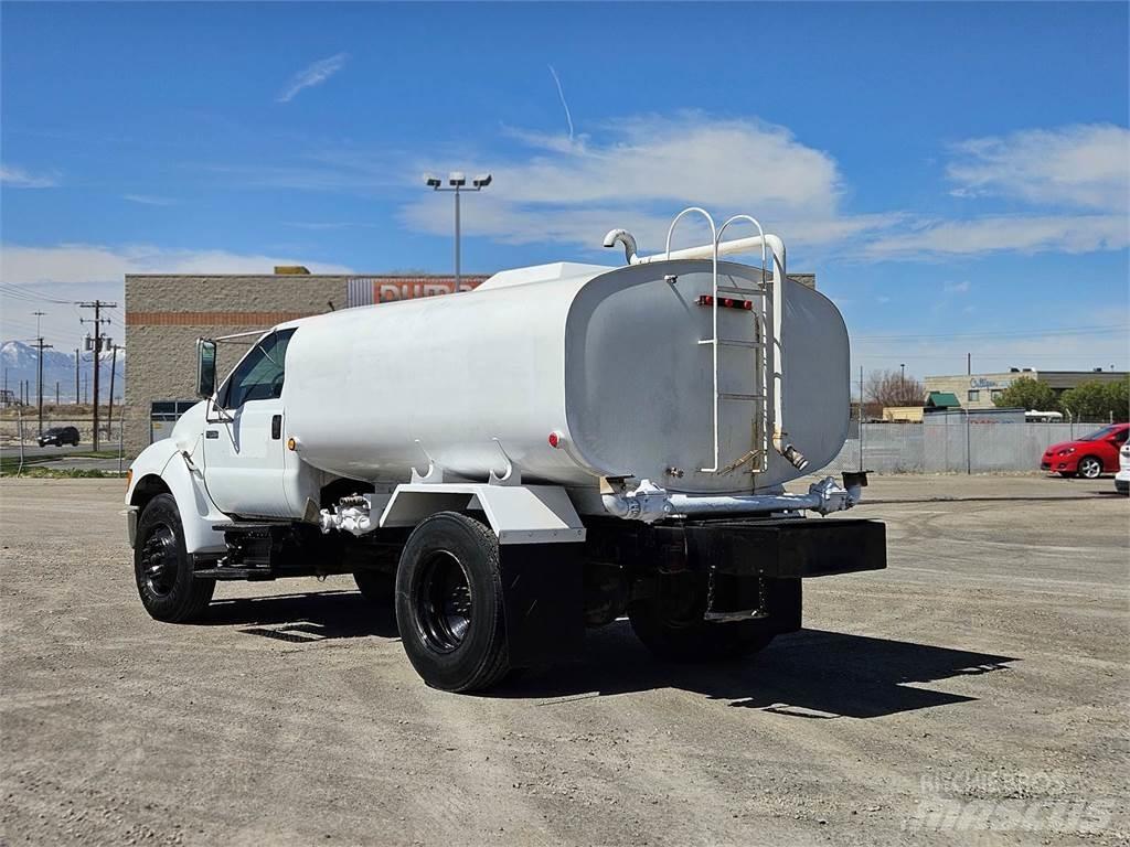 Ford F-750 Cisterna