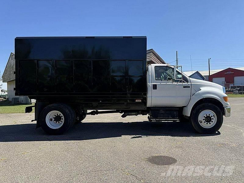 Ford F-750 Autocarri per segatura e cippato