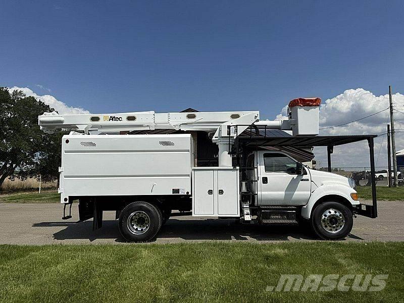 Ford F-750 Piattaforme autocarrate
