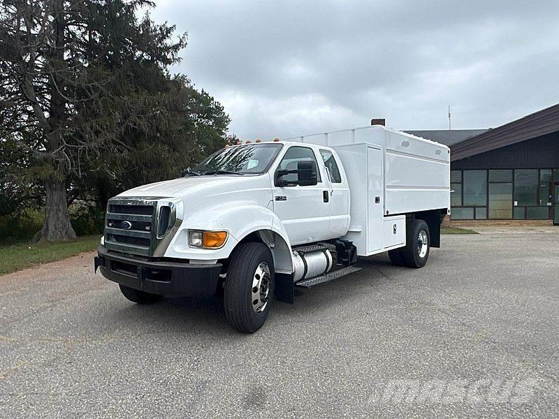 Ford F-750 Autocarri per segatura e cippato