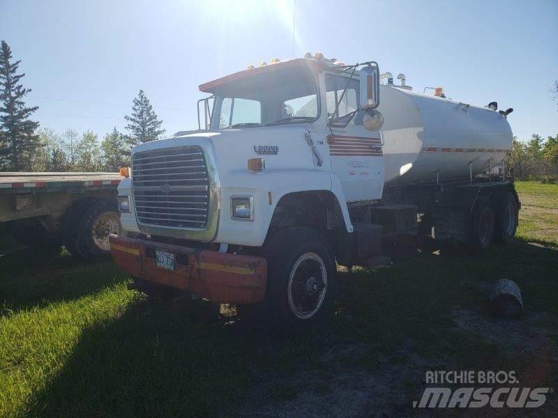 Ford L8000 Cisterna