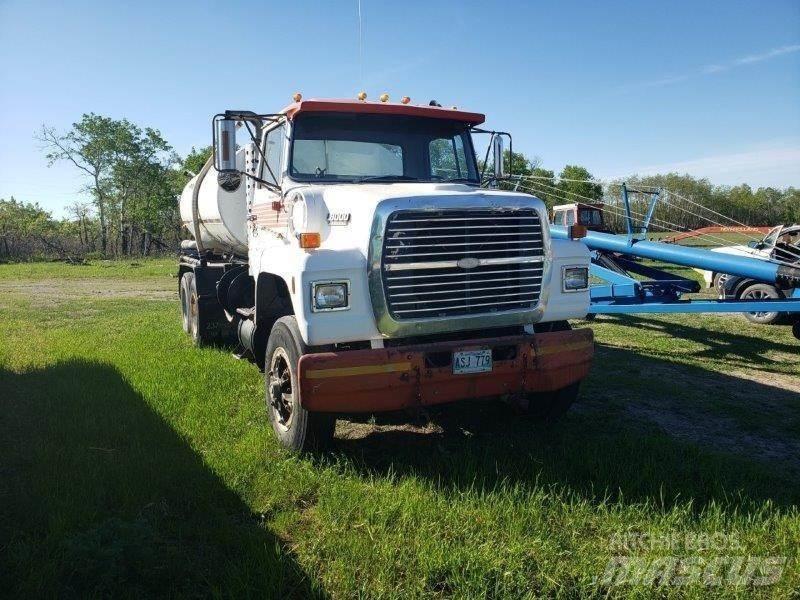 Ford L8000 Cisterna
