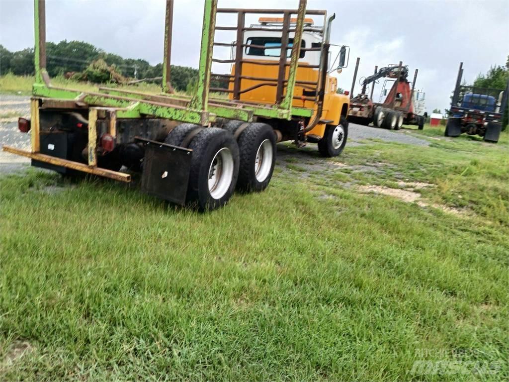 Ford L8000 Camion trasporto legname