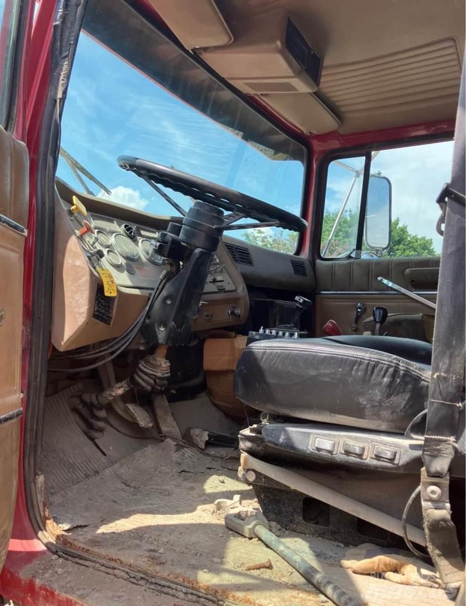 Ford L9000 Cisterna