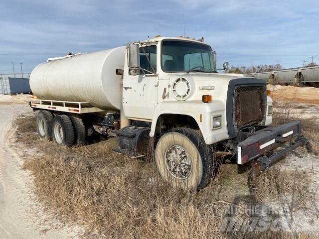 Ford L9000 Cisterna