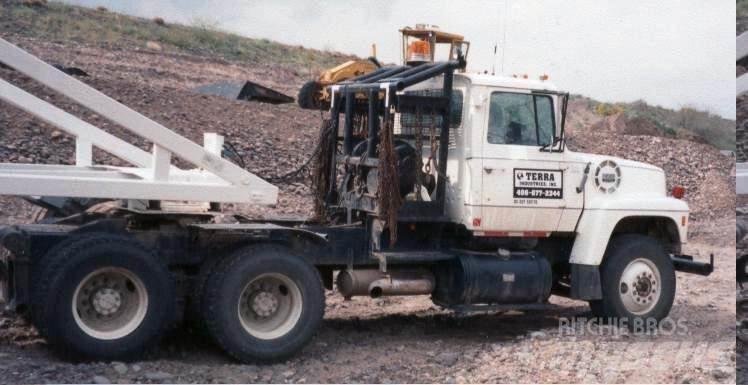 Ford LT9000 Autocarro pianale / argano