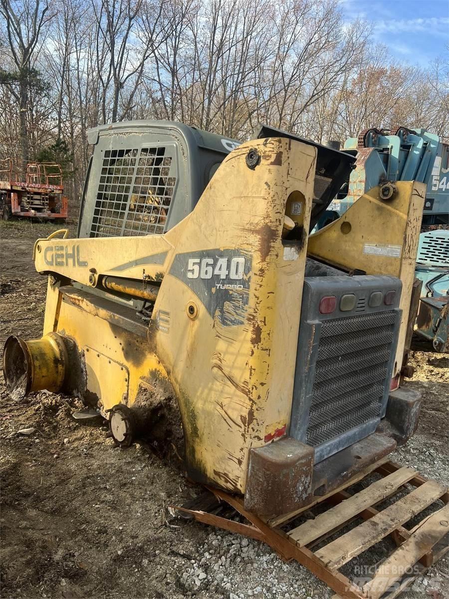 Gehl 5640E Mini Pale Gommate