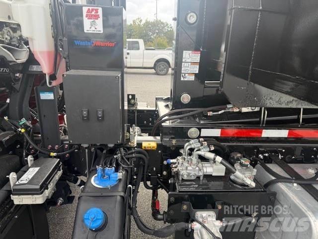 Isuzu FTR Camion con gancio di sollevamento