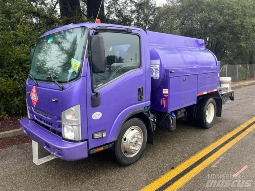 Isuzu NPR Cisterna