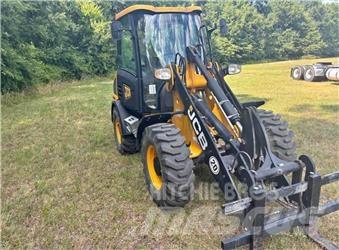 JCB 407 Pale gommate