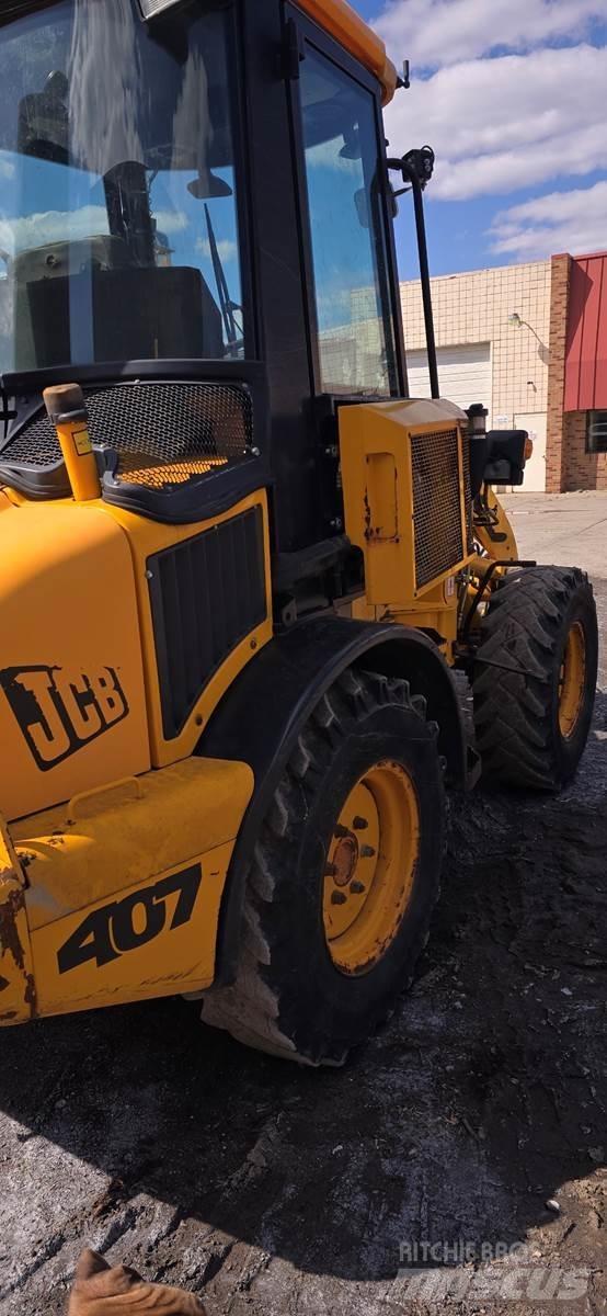 JCB 407 Pale gommate