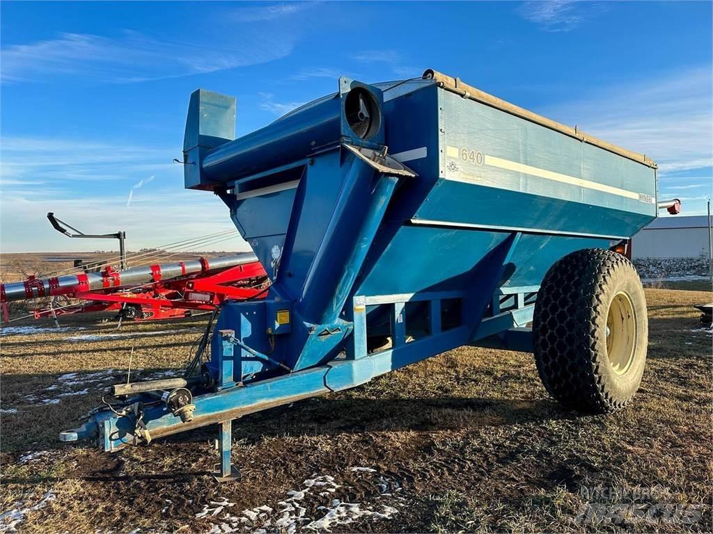 Kinze 640 Carri per la granella