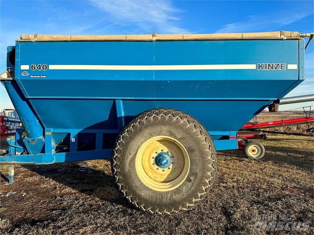 Kinze 640 Carri per la granella