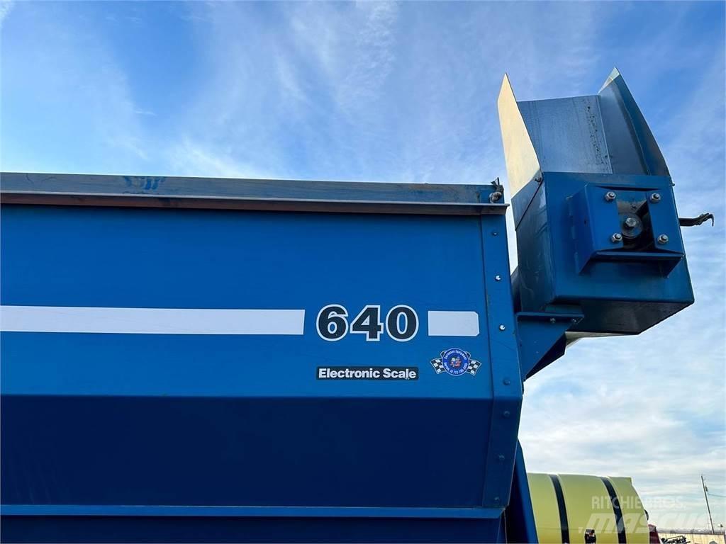 Kinze 640 Carri per la granella