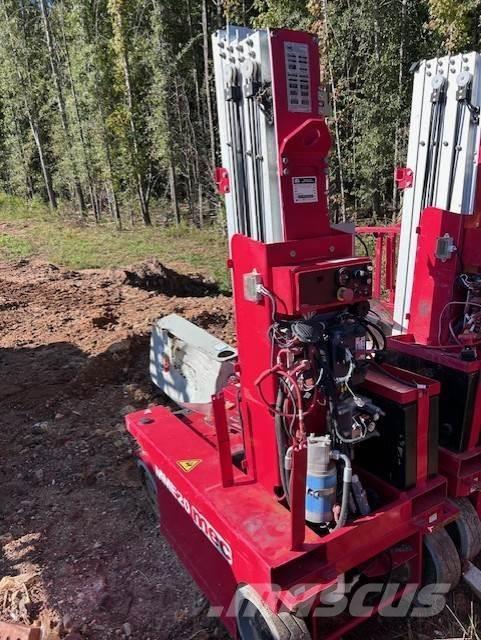 MEC 20 Piattaforme di lavoro autosollevanti su montante
