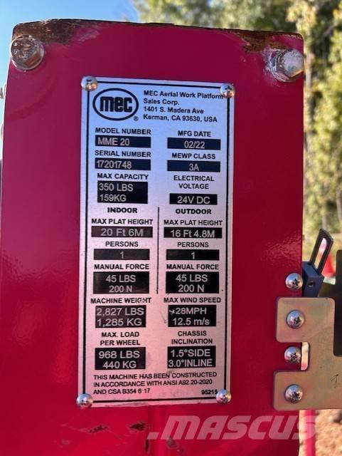 MEC 20 Piattaforme di lavoro autosollevanti su montante
