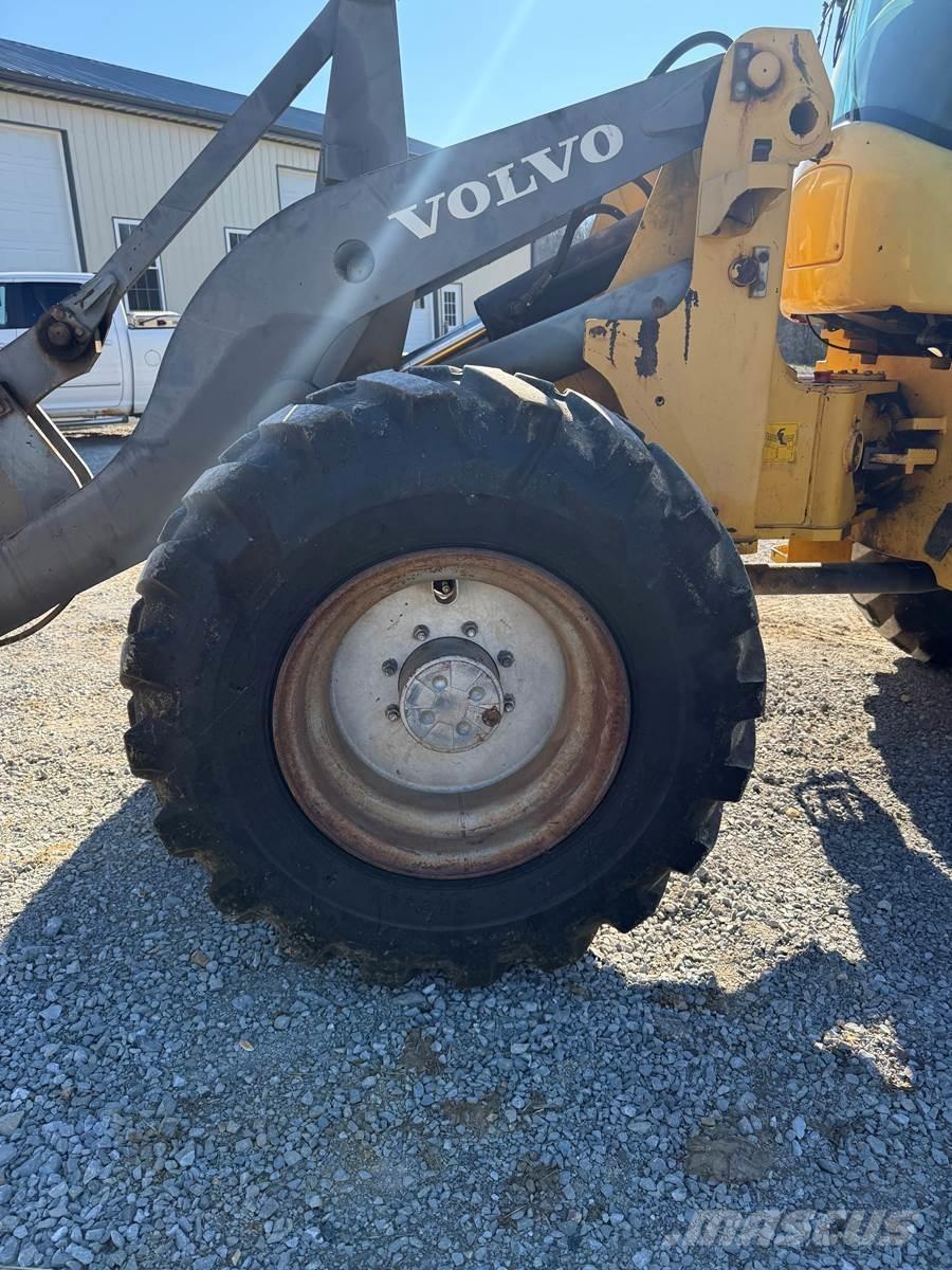 Volvo L45 Pale gommate