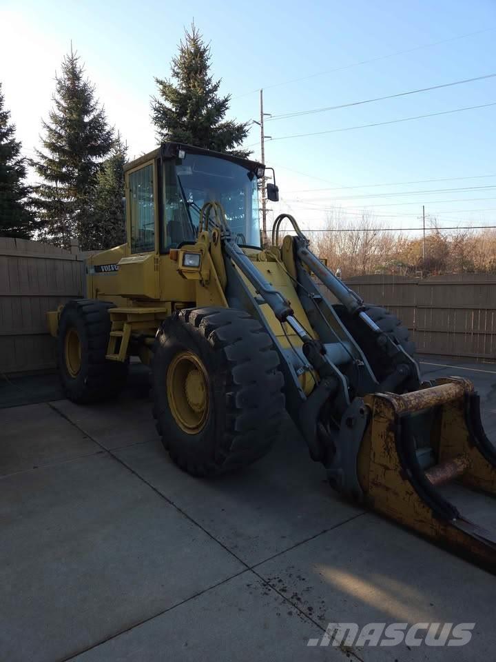 Volvo L90B Pale gommate