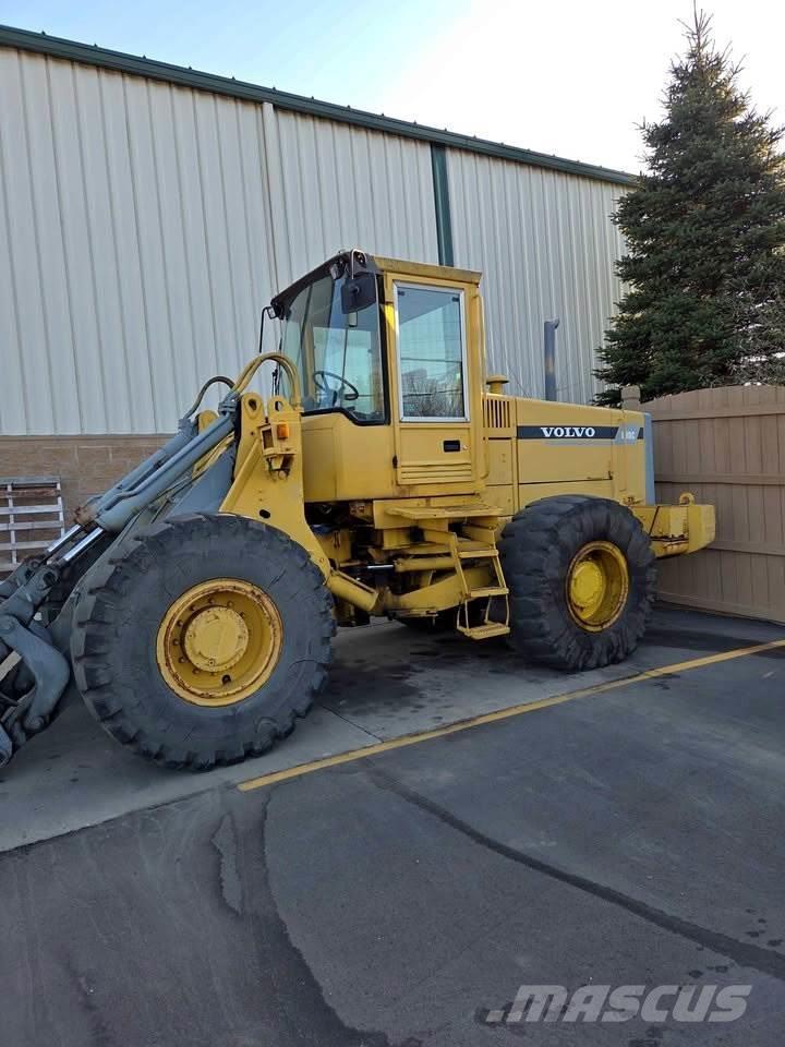 Volvo L90B Pale gommate