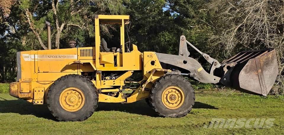Volvo L90C Pale gommate
