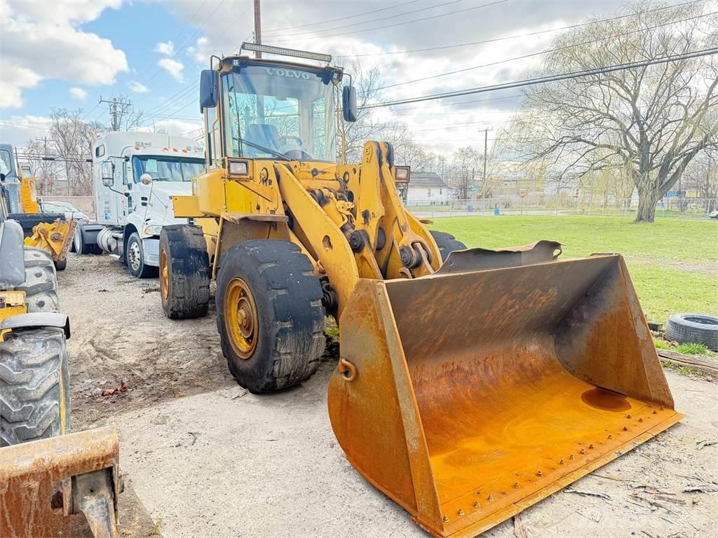 Volvo L90D Pale gommate