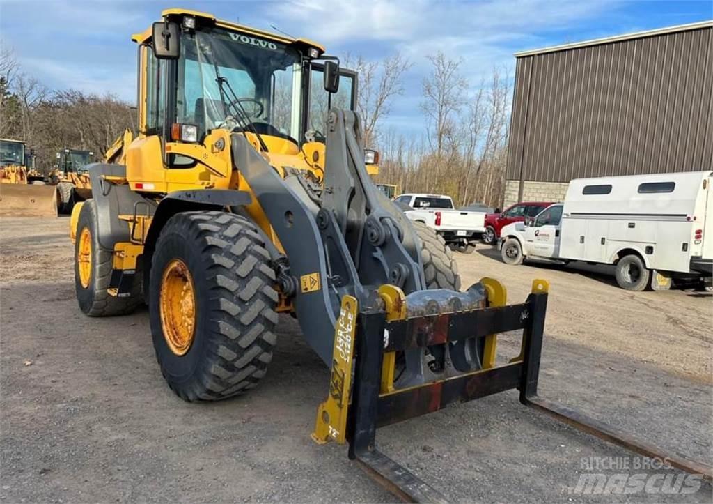 Volvo L90G Pale gommate
