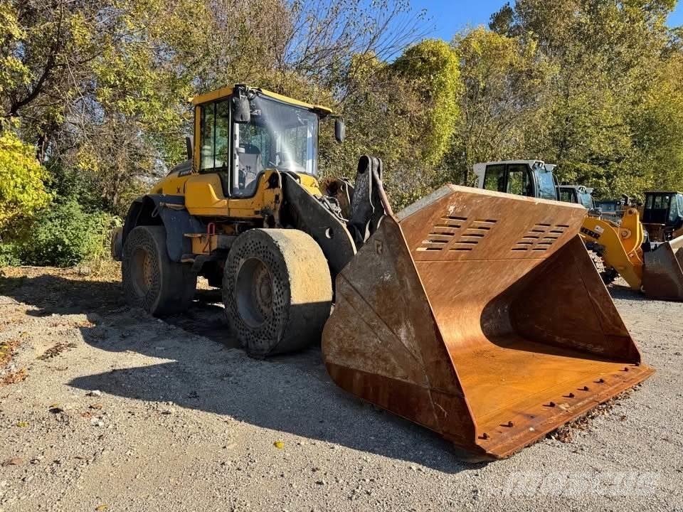 Volvo L90H Pale gommate