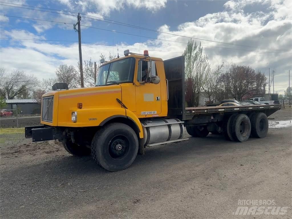 Volvo WG64 Camion ribaltabili
