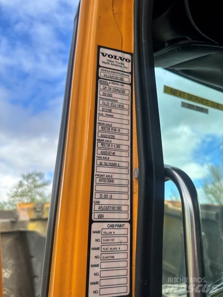 Volvo WG64 Camion ribaltabili