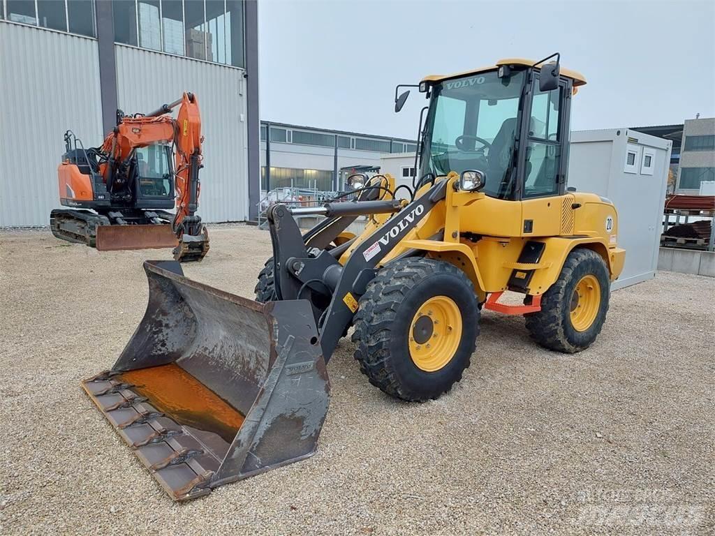 Volvo L30G Pale gommate