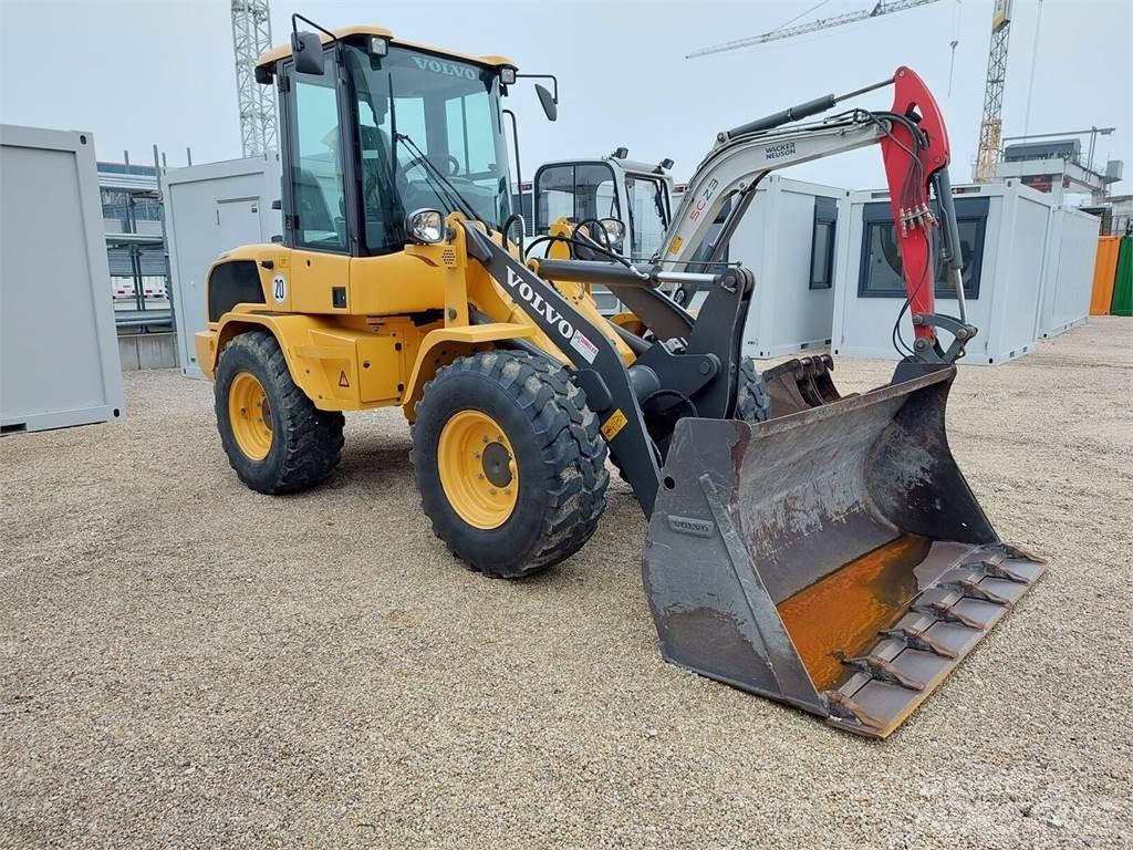 Volvo L30G Pale gommate