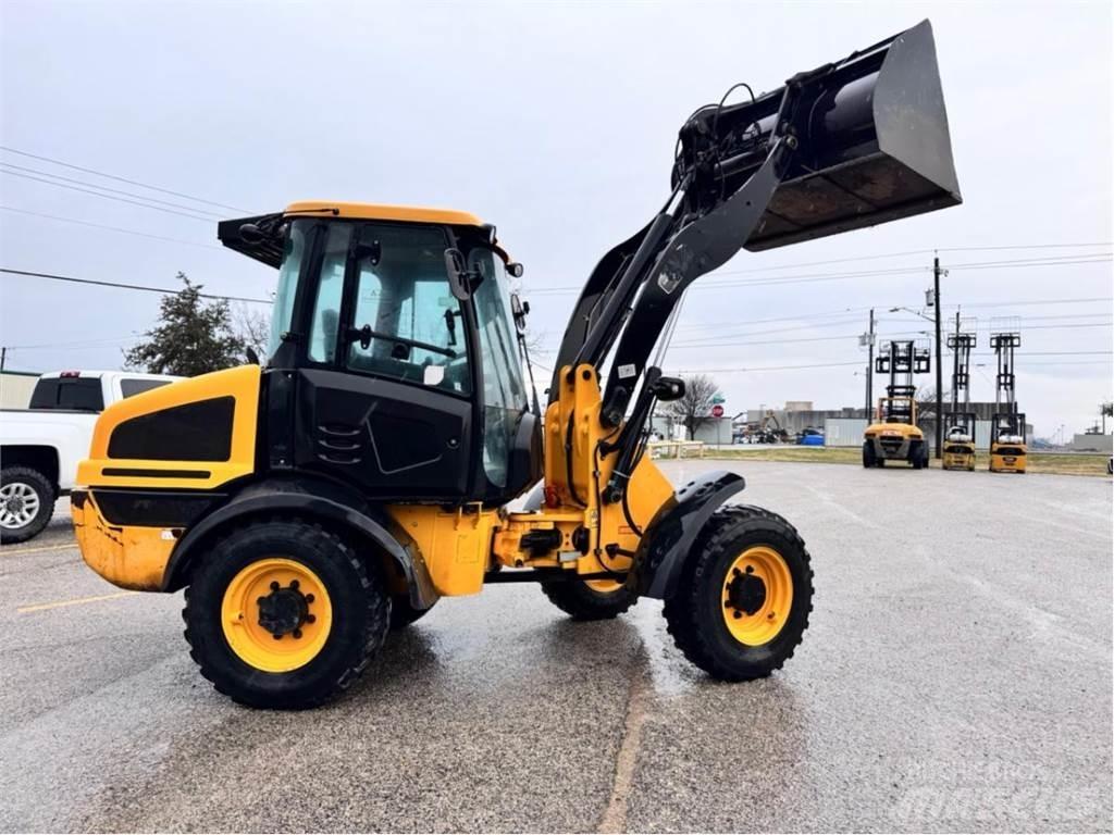 JCB 409 Pale gommate
