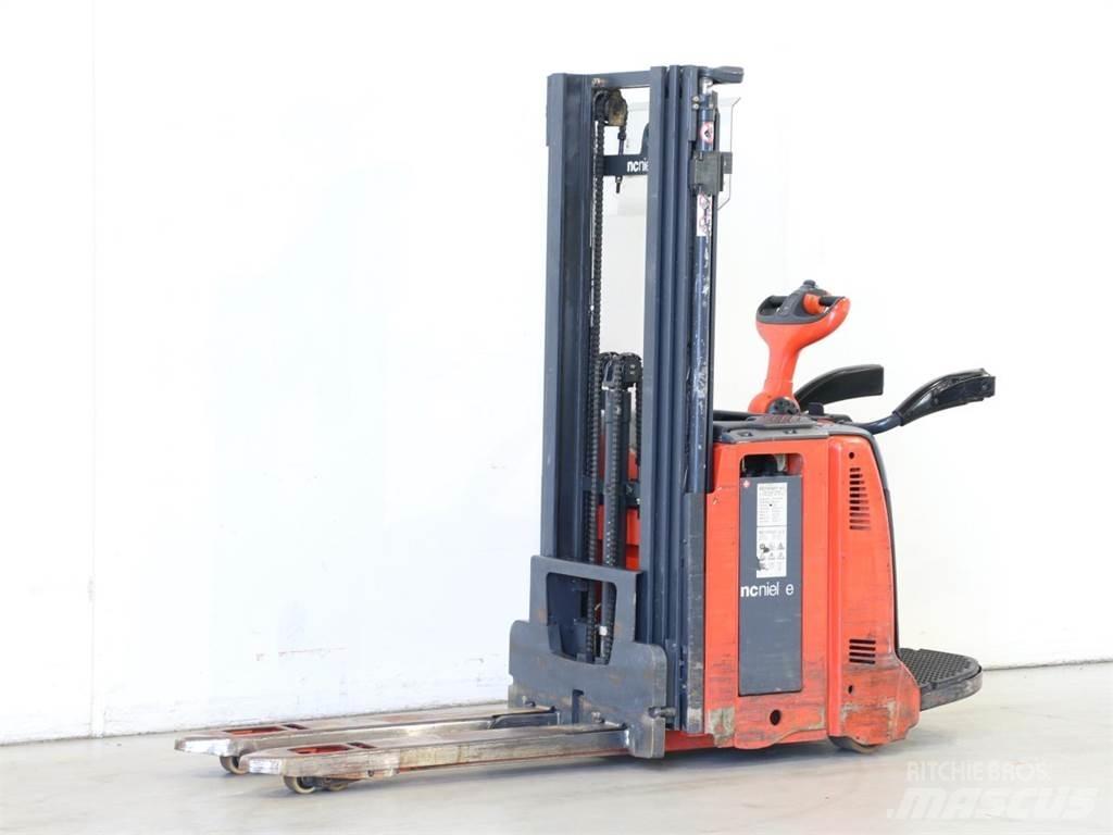 Linde D12AP/133 Transpallet uomo a terra