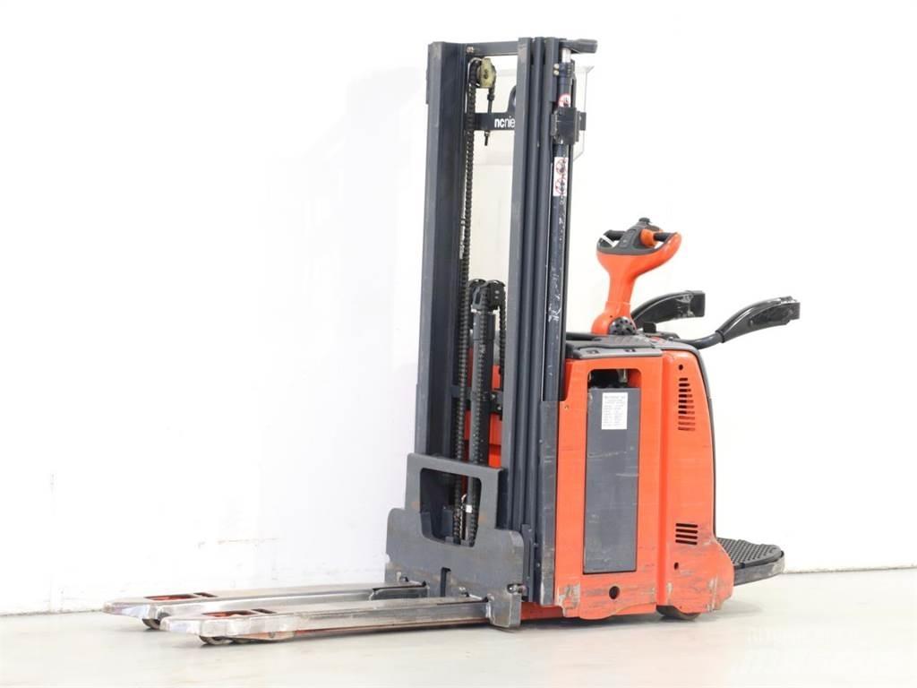 Linde D12AP/133 Transpallet uomo a terra