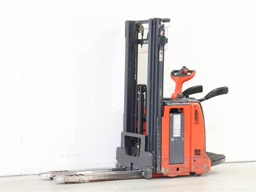 Linde D12AP/133 Transpallet uomo a terra