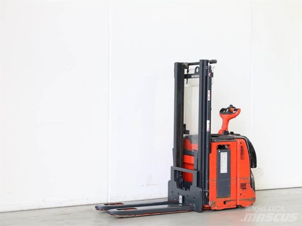 Linde D12AP/133 Transpallet uomo a terra
